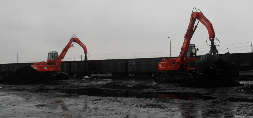 1583914535111852.jpg 鐵路卸煤抓料機(jī).jpg