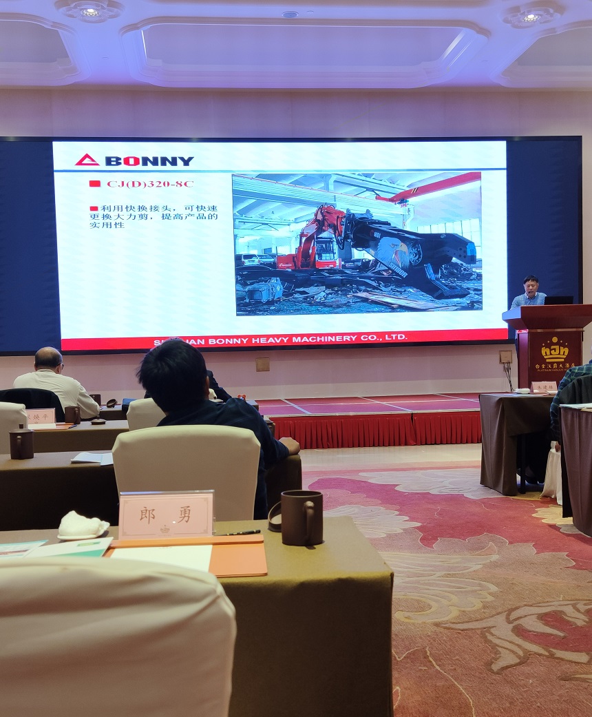 報廢汽車拆解機.jpg 報廢汽車拆解機.jpg