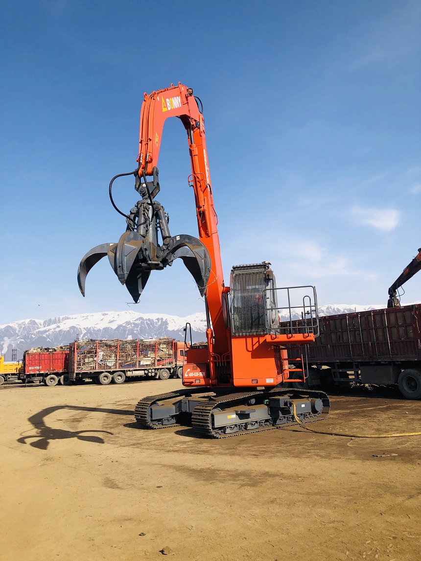 抓鋼機(jī).jpg 抓鋼機(jī).jpg