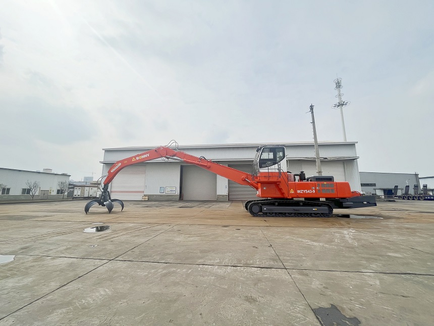 雙動(dòng)力抓鋼機(jī).jpg 雙動(dòng)力抓鋼機(jī).jpg