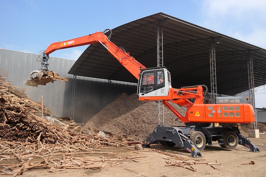 1698738642570753.jpg 輪胎式抓料機(jī).jpg