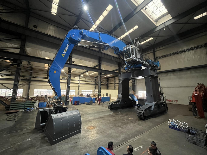 門座式抓料機(jī).png 門座式抓料機(jī).png