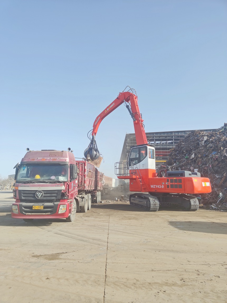 抓鋼機(jī).jpg 抓鋼機(jī).jpg