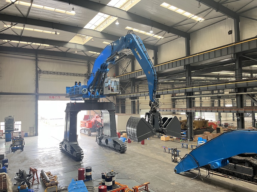 港口抓料機(jī).jpg 港口抓料機(jī).jpg