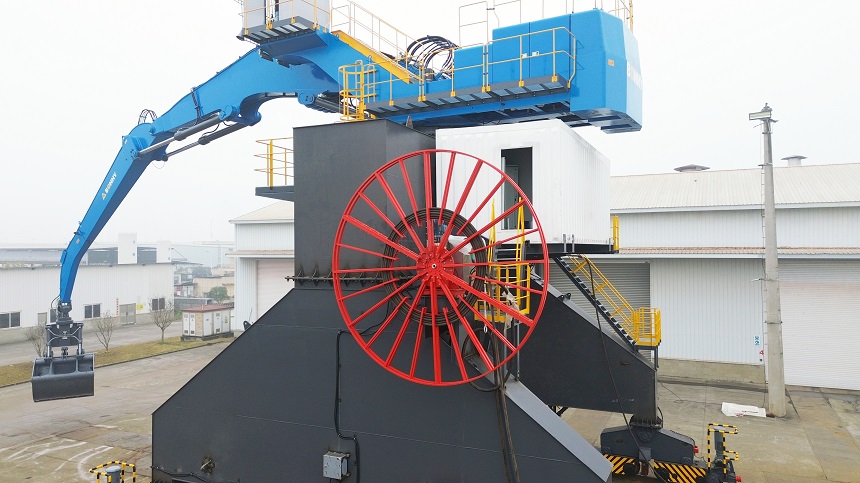 抓料機.jpg 抓料機.jpg