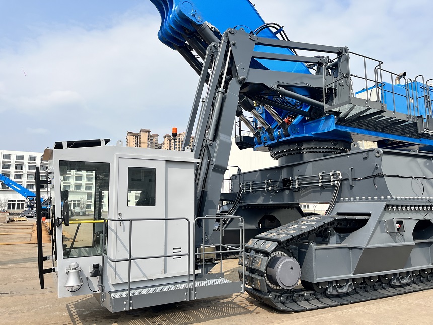 抓料機(jī).jpg 抓料機(jī).jpg