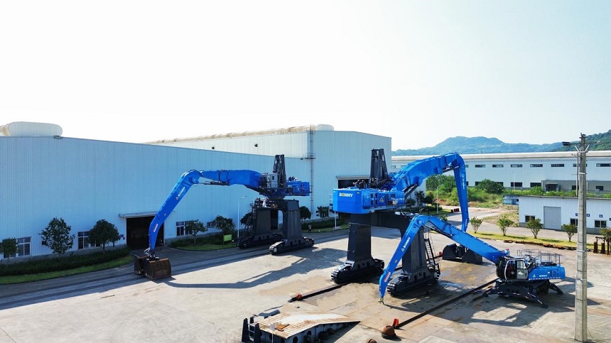 抓料機(jī).jpg 抓料機(jī).jpg